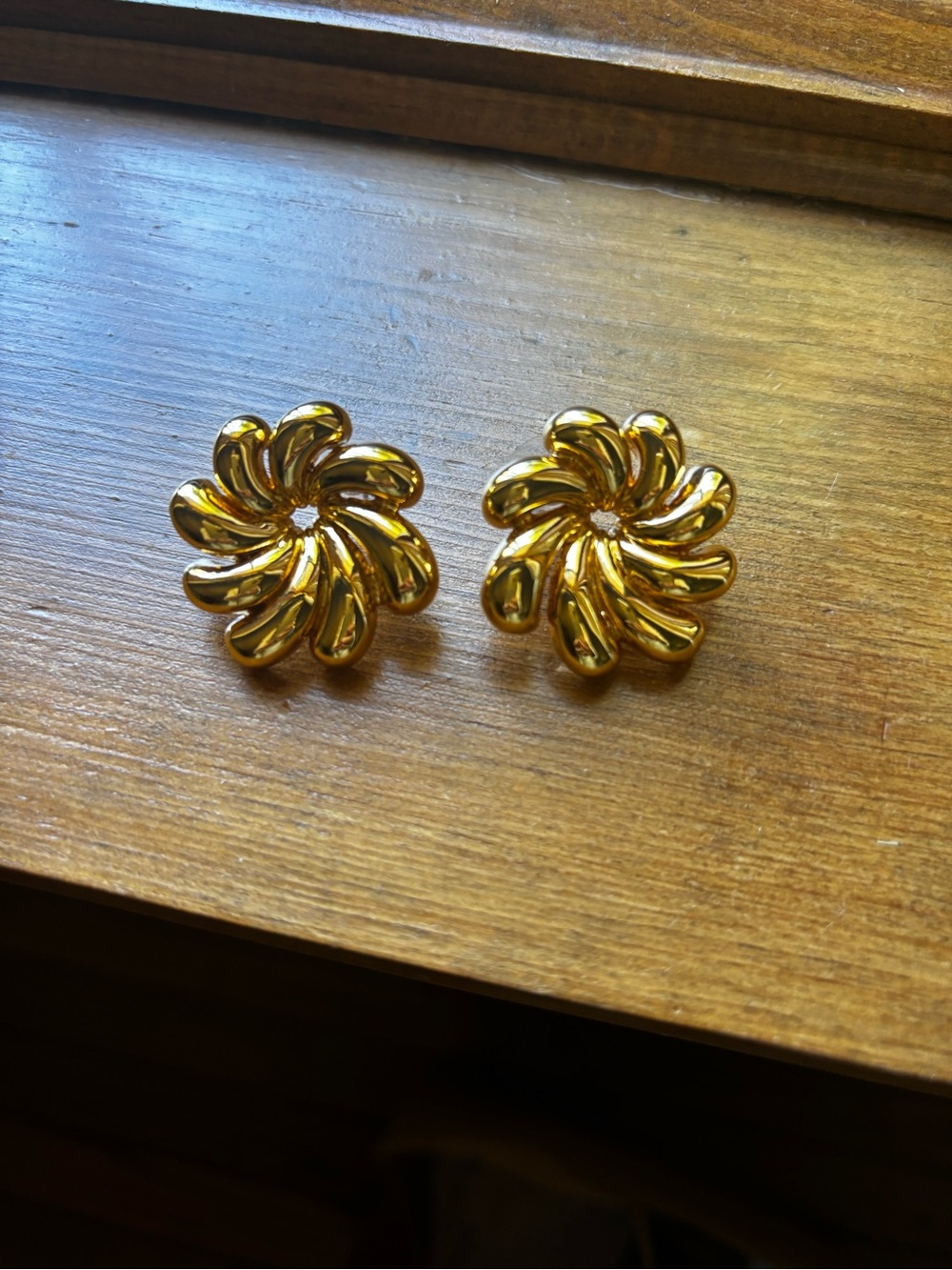 Gold-Tone Flower Earrings Like New